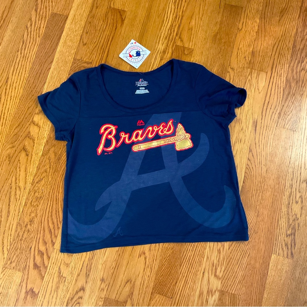 Majestic- NWT Atlanta Braves Majestic Gold Scoopneck Tee Shirt. Size M